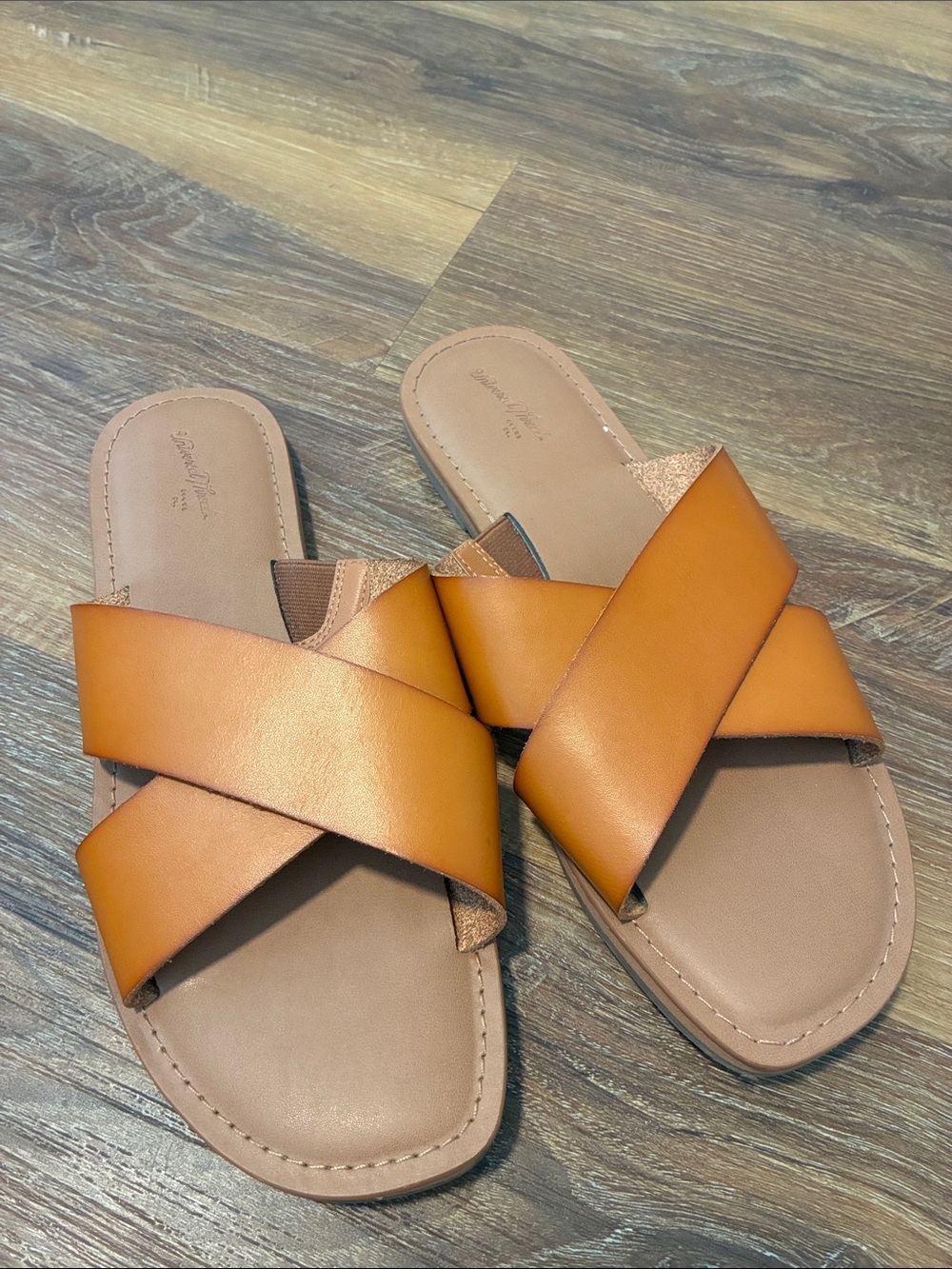 Universal Thread Women's Cognac Cross-Band Slide Sandals